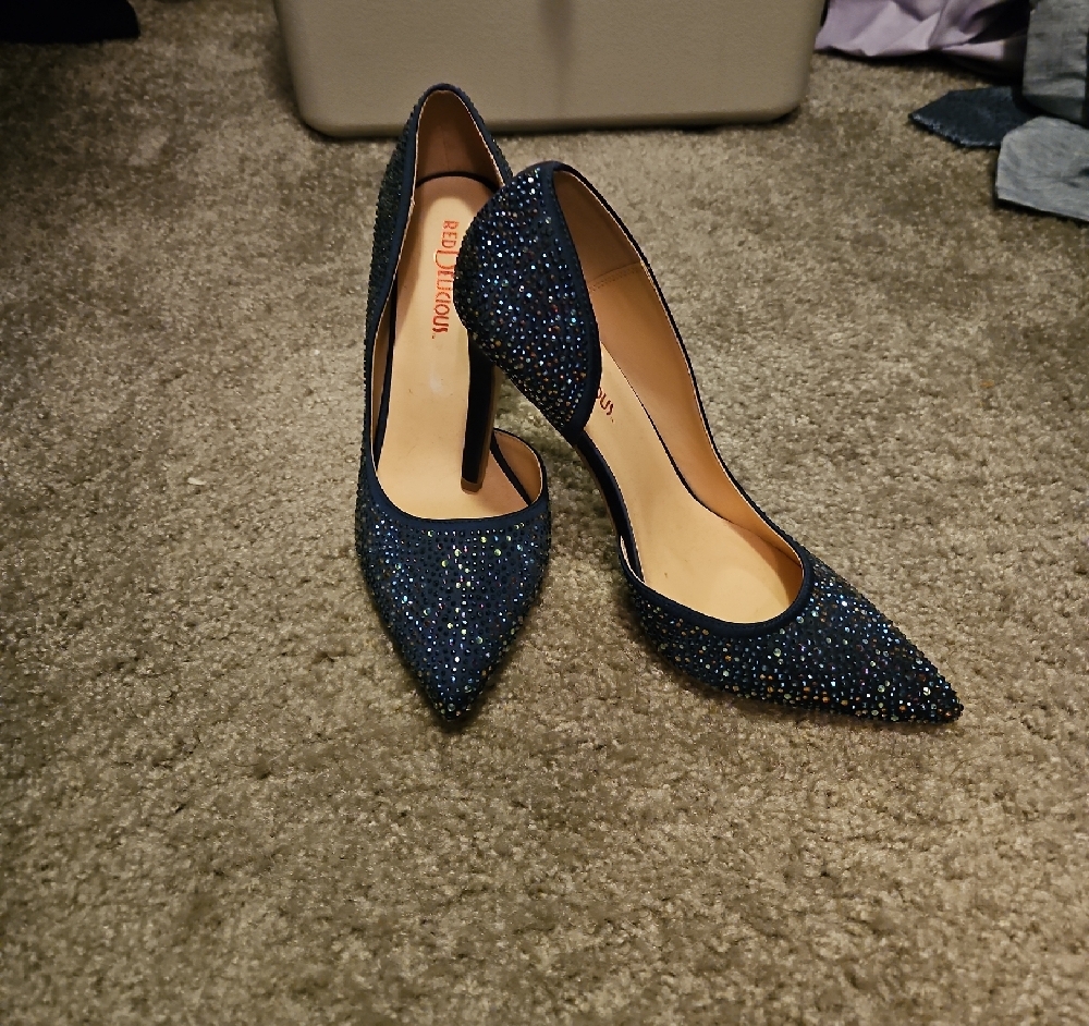 Glamorous Blue High Heels with Pointed Toe Design